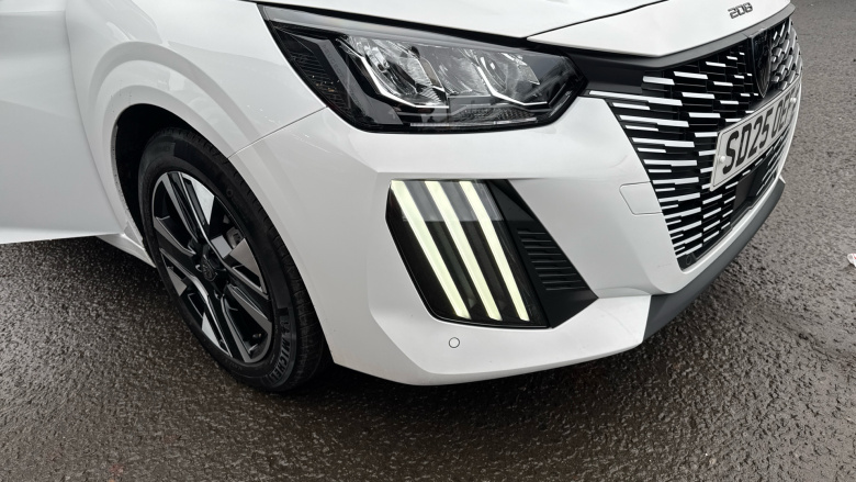 Peugeot 208 1.2 PureTech 100 Allure 5dr Petrol Hatchback